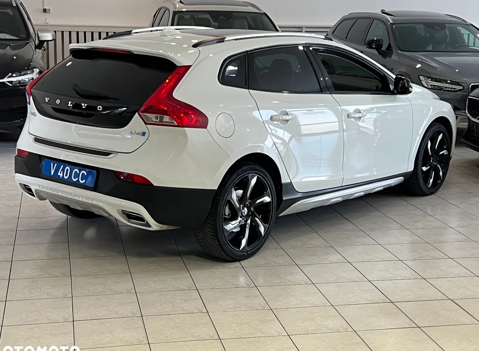 Volvo V40 cena 85900 przebieg: 142000, rok produkcji 2016 z Pilawa małe 562